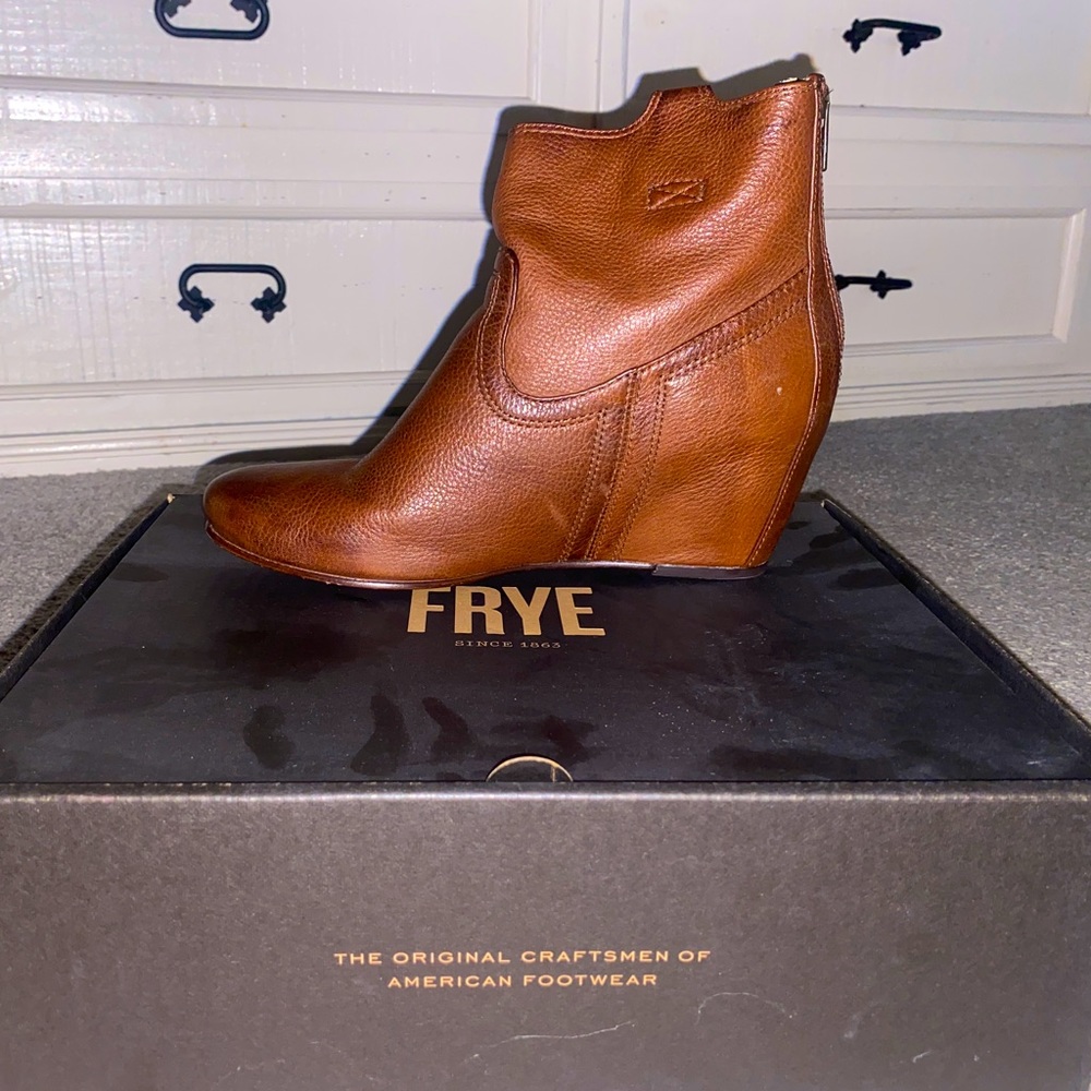 Frye Company Carson Wedge